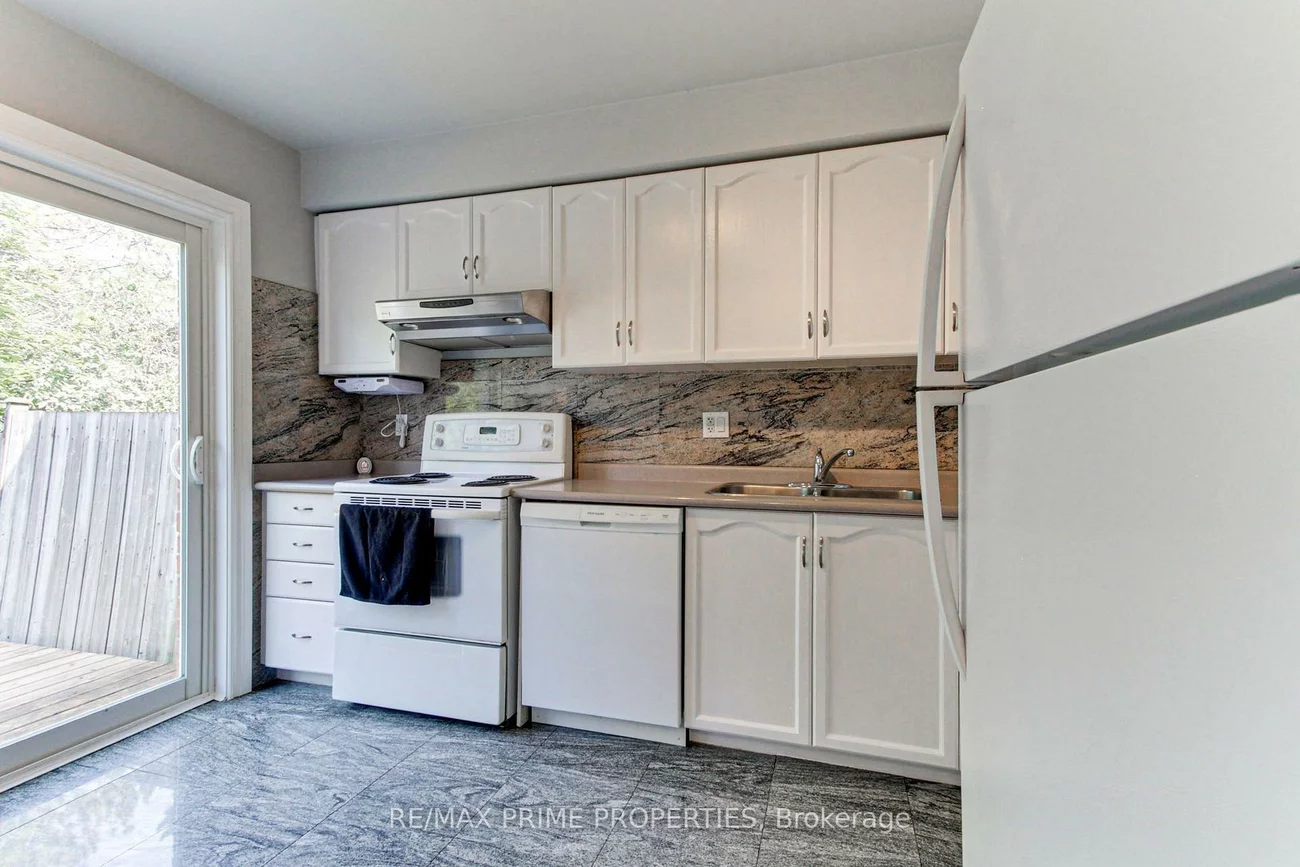 85, Lyfytt, West Bayfield, Barrie