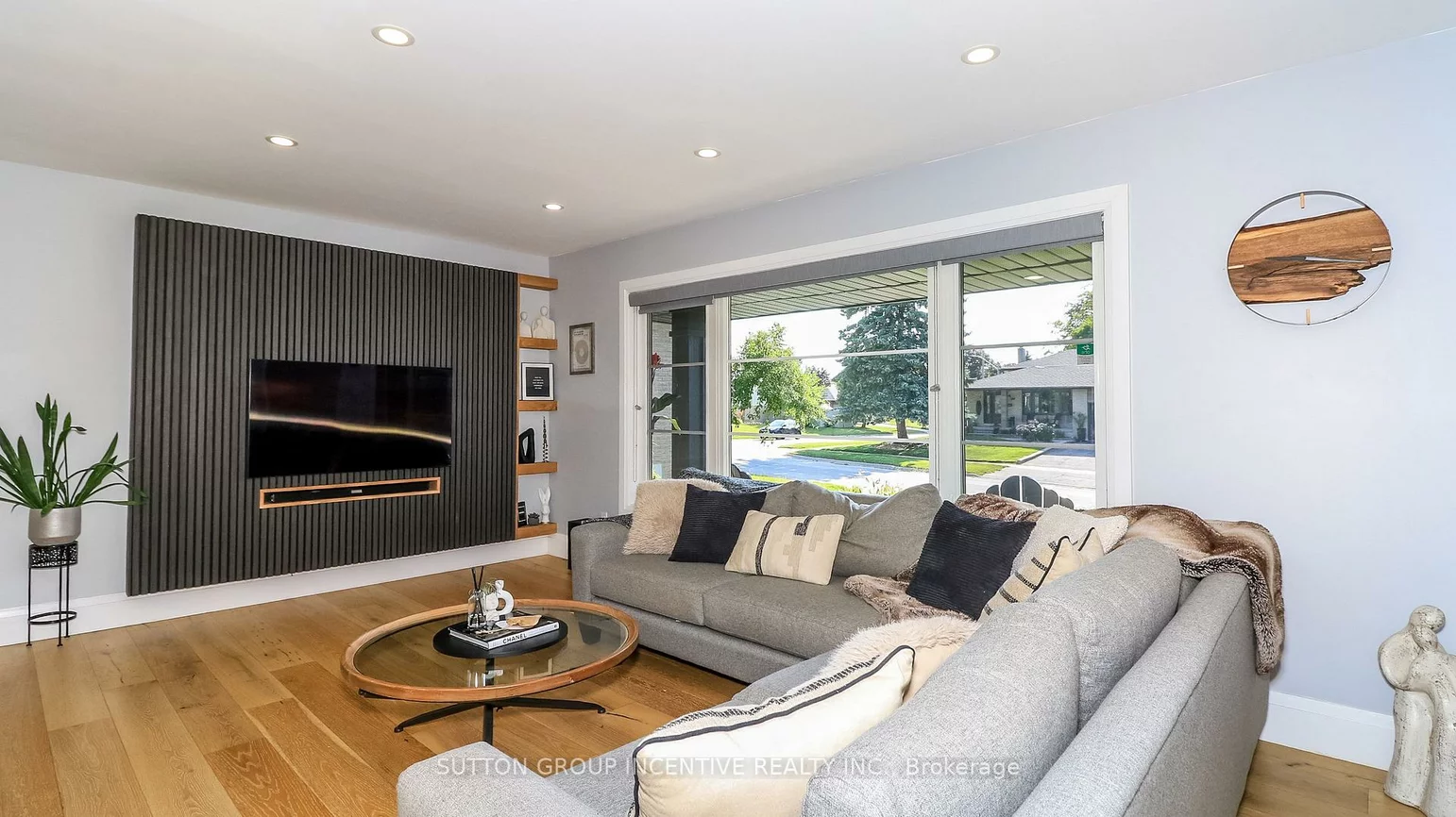 40, Varden, Codrington, Barrie