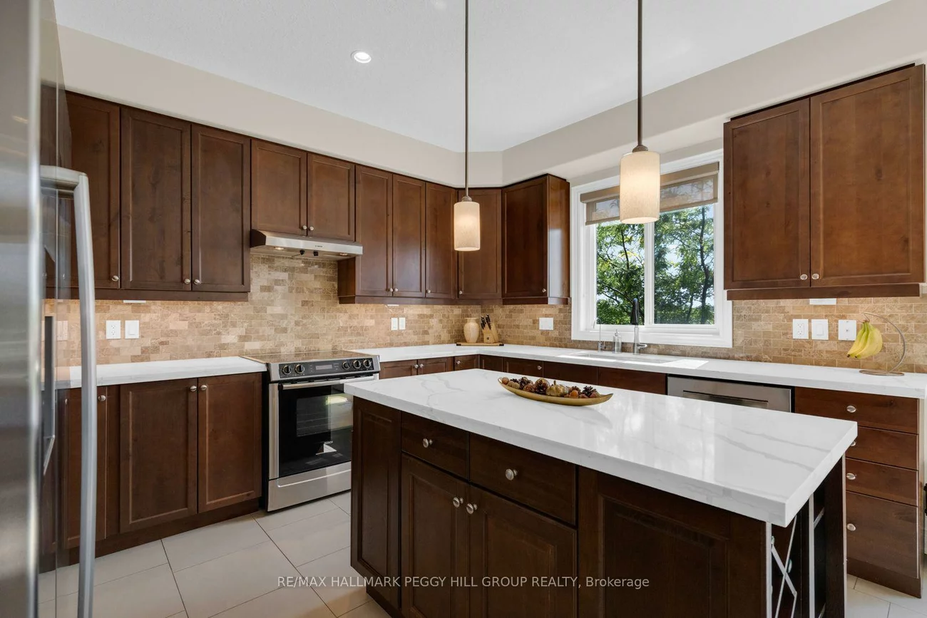 137, Jewel House, Innis-Shore, Barrie