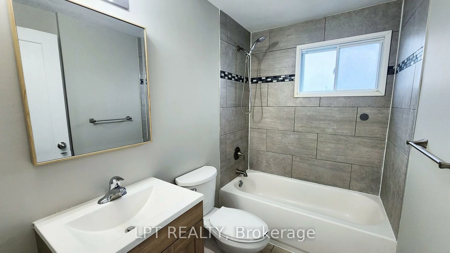 38, Chaucer, Letitia Heights, Barrie