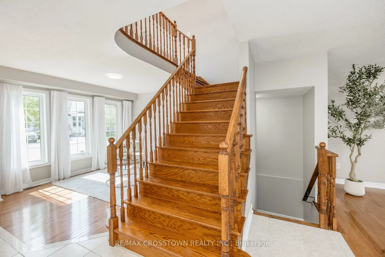 22, Maple Crown, Innis-Shore, Barrie