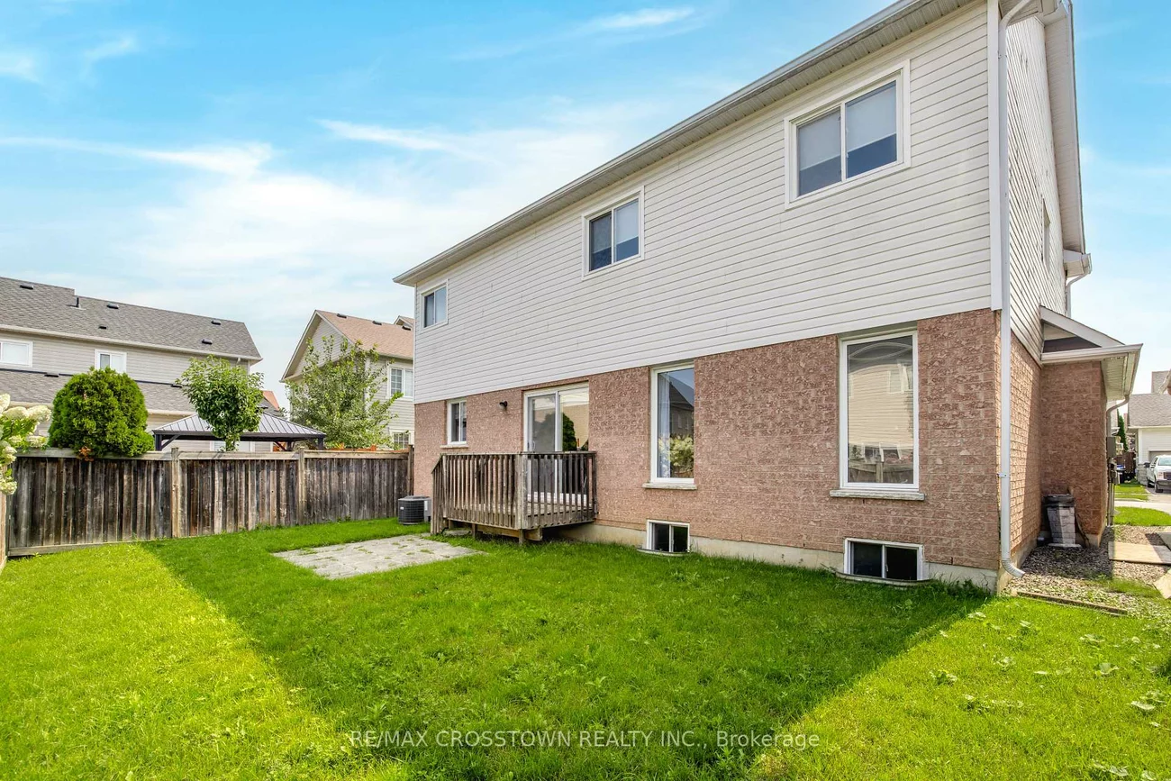 22, Maple Crown, Innis-Shore, Barrie
