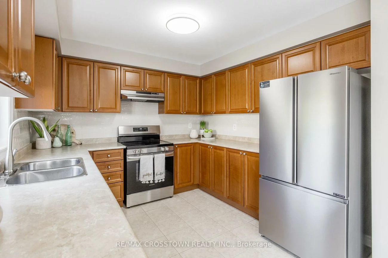 22, Maple Crown, Innis-Shore, Barrie