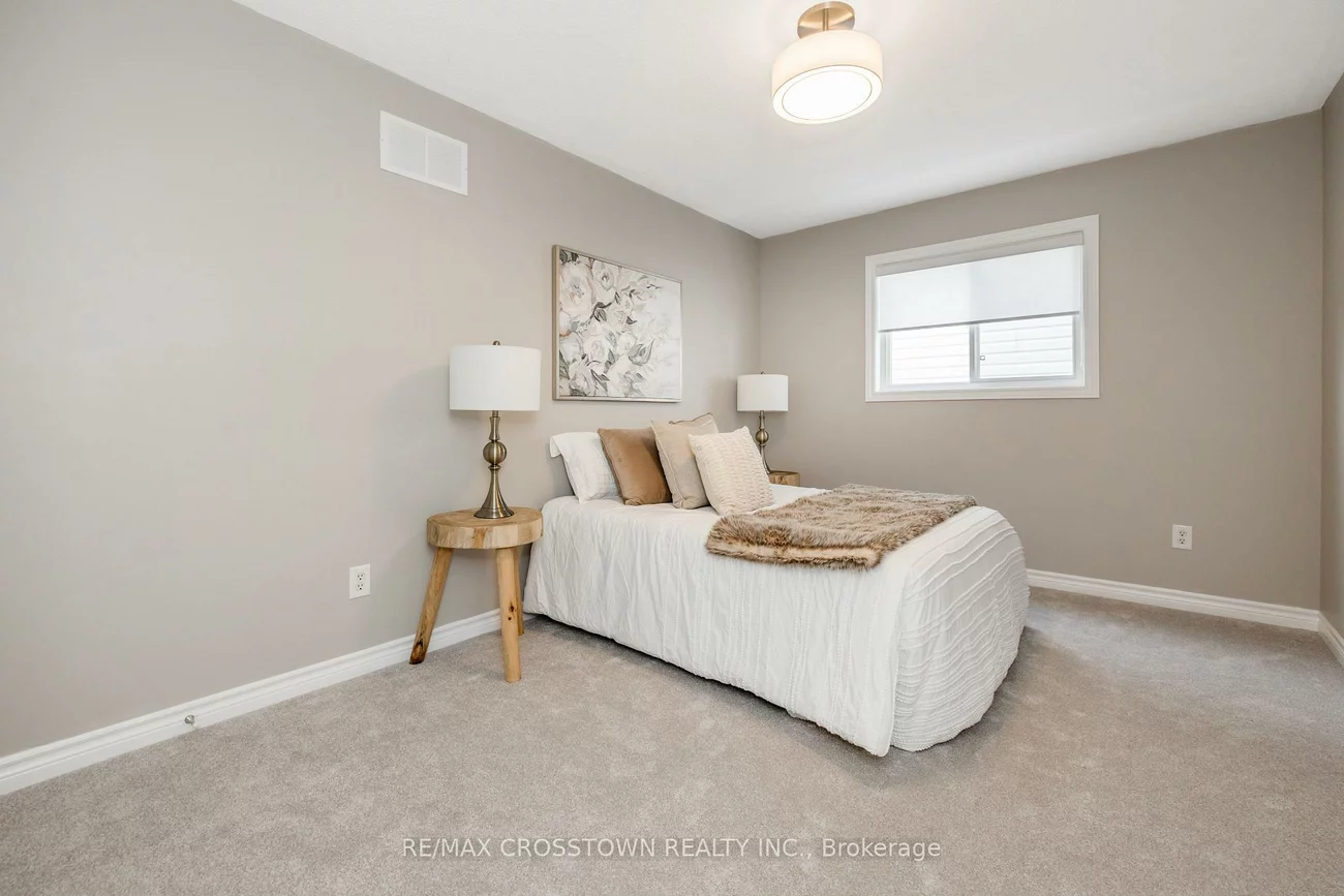 22, Maple Crown, Innis-Shore, Barrie