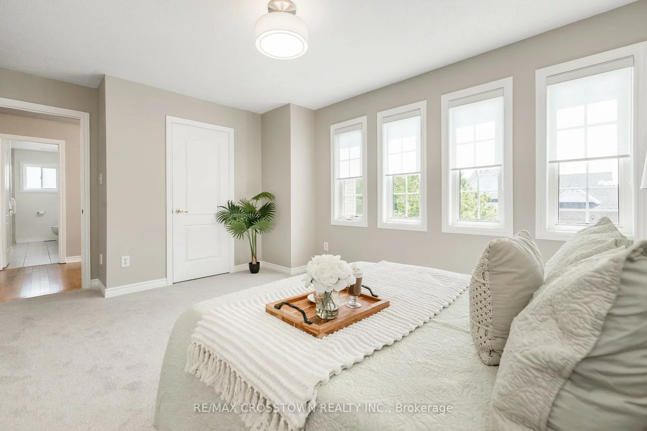 22, Maple Crown, Innis-Shore, Barrie