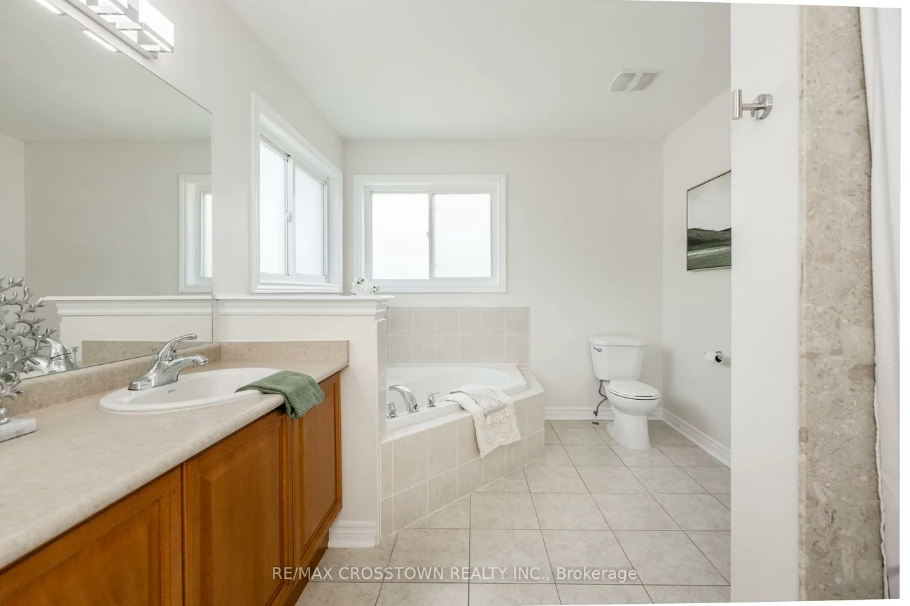 22, Maple Crown, Innis-Shore, Barrie