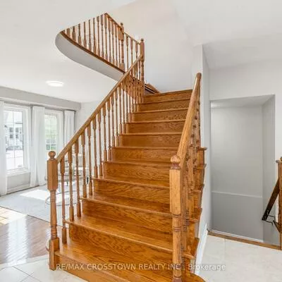 22, Maple Crown, Innis-Shore, Barrie