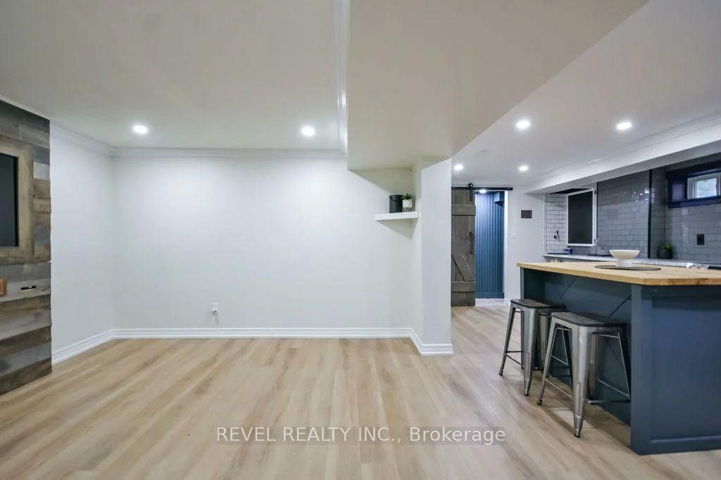 20, Cynthia, 400 North, Barrie