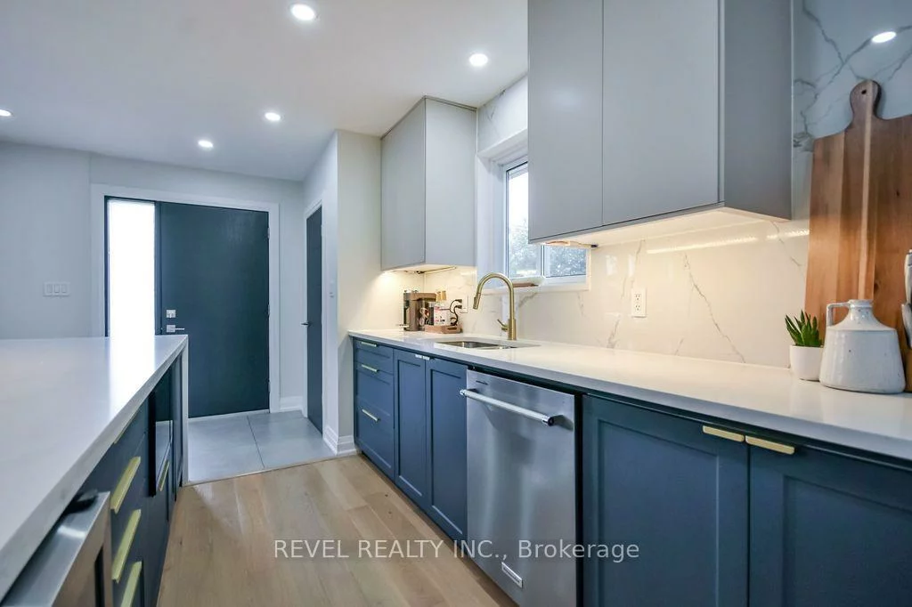20, Cynthia, 400 North, Barrie