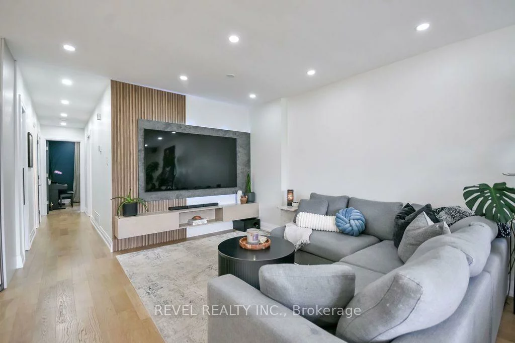 20, Cynthia, 400 North, Barrie