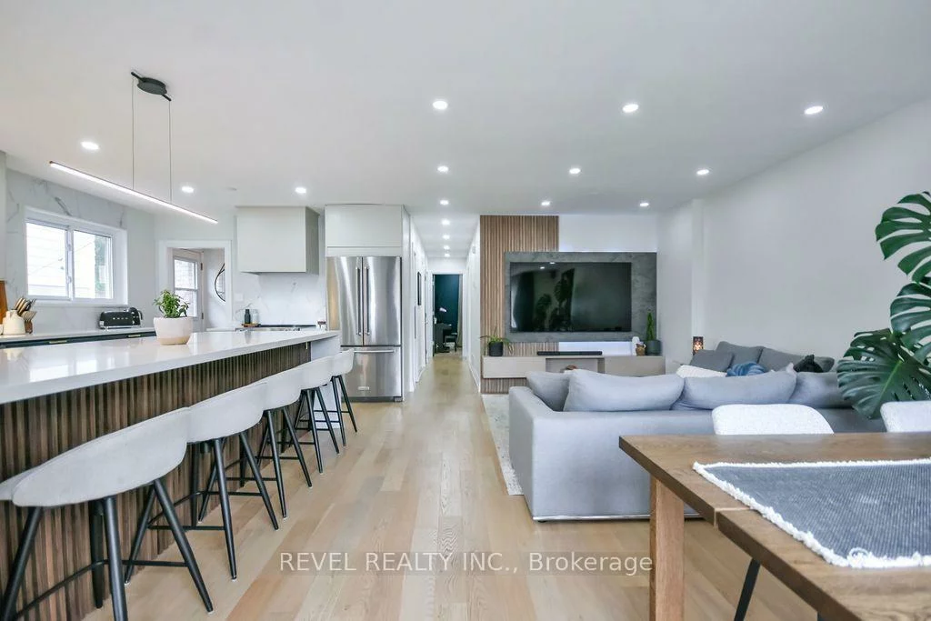 20, Cynthia, 400 North, Barrie