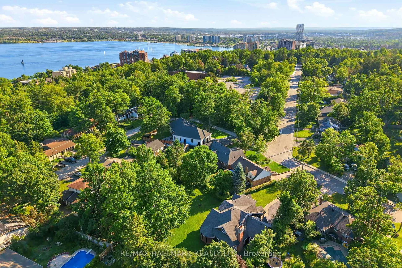 105, Duckworth, Codrington, Barrie