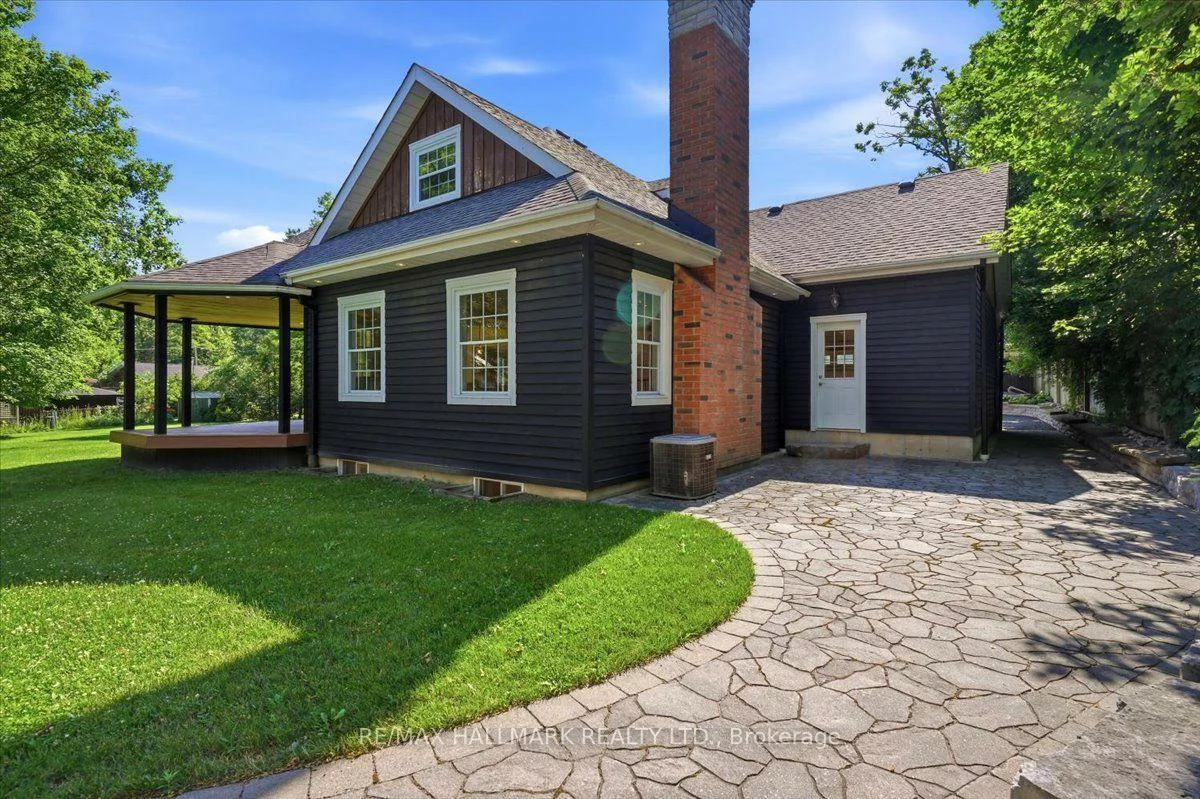 105, Duckworth, Codrington, Barrie