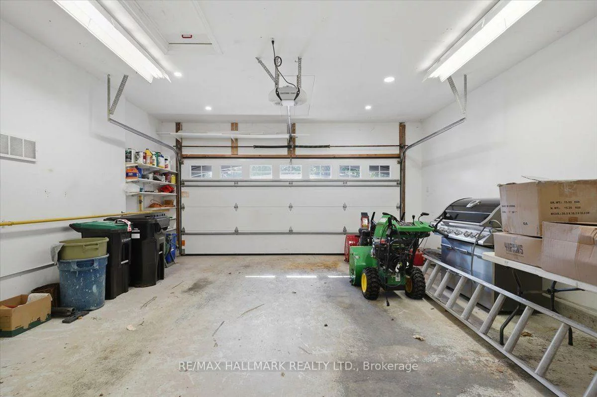 105, Duckworth, Codrington, Barrie