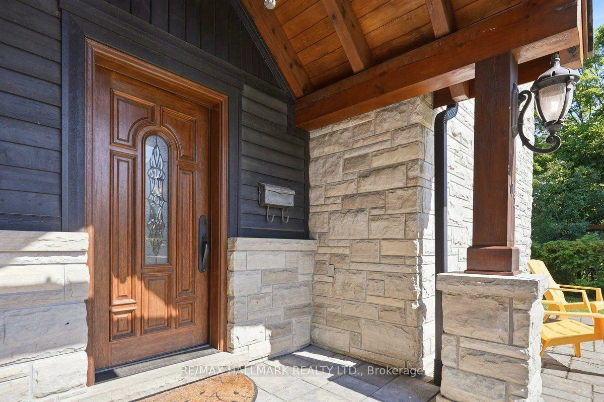 105, Duckworth, Codrington, Barrie