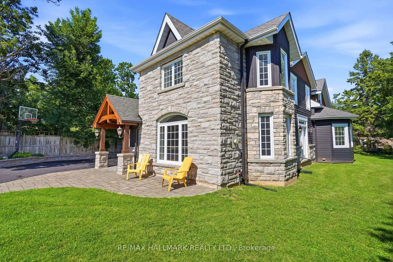 105, Duckworth, Codrington, Barrie
