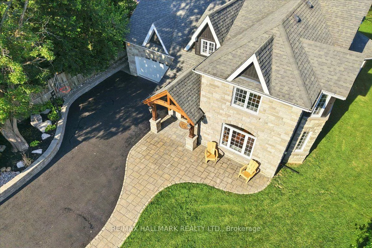 105, Duckworth, Codrington, Barrie