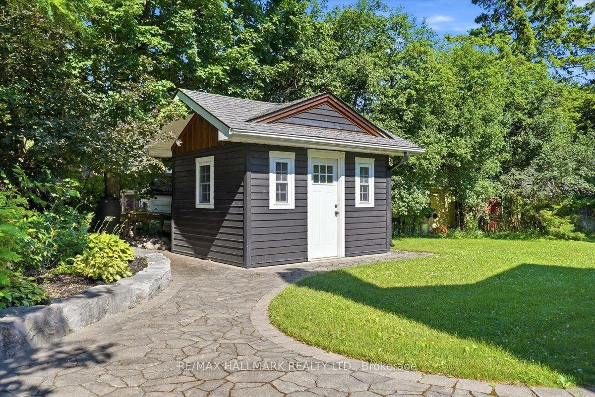 105, Duckworth, Codrington, Barrie