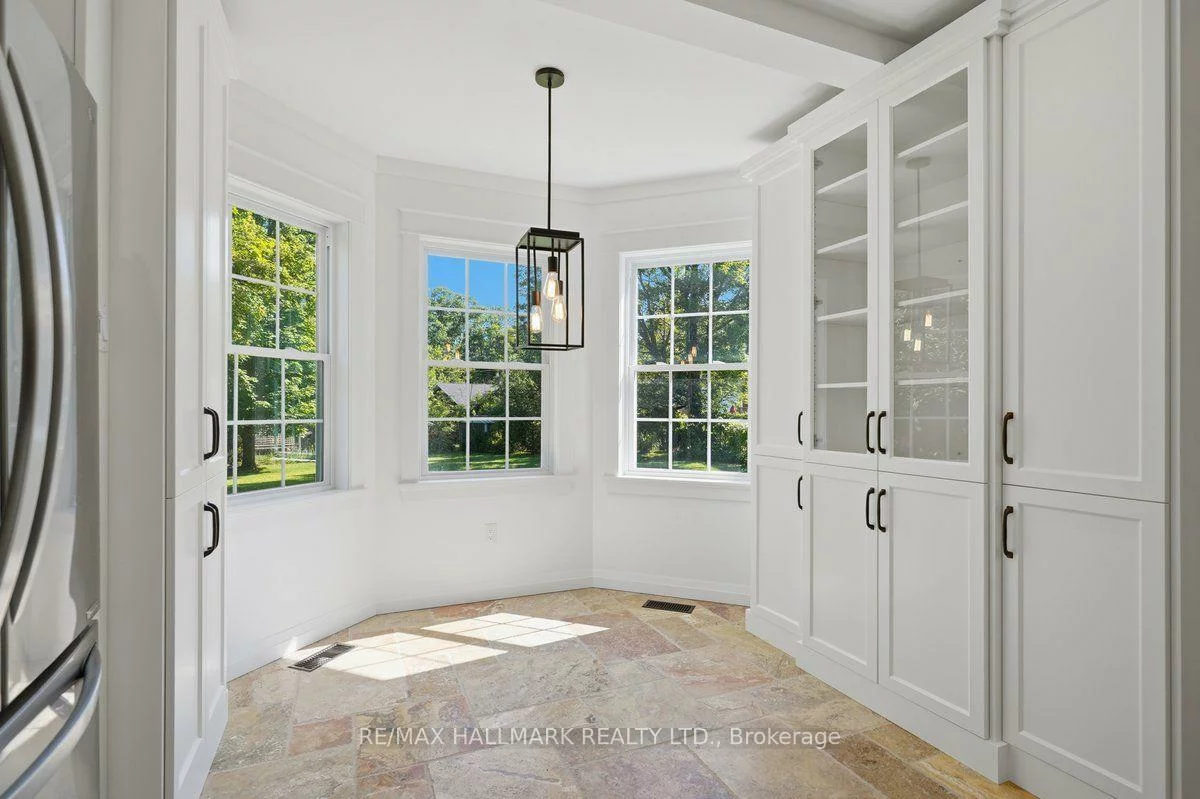105, Duckworth, Codrington, Barrie