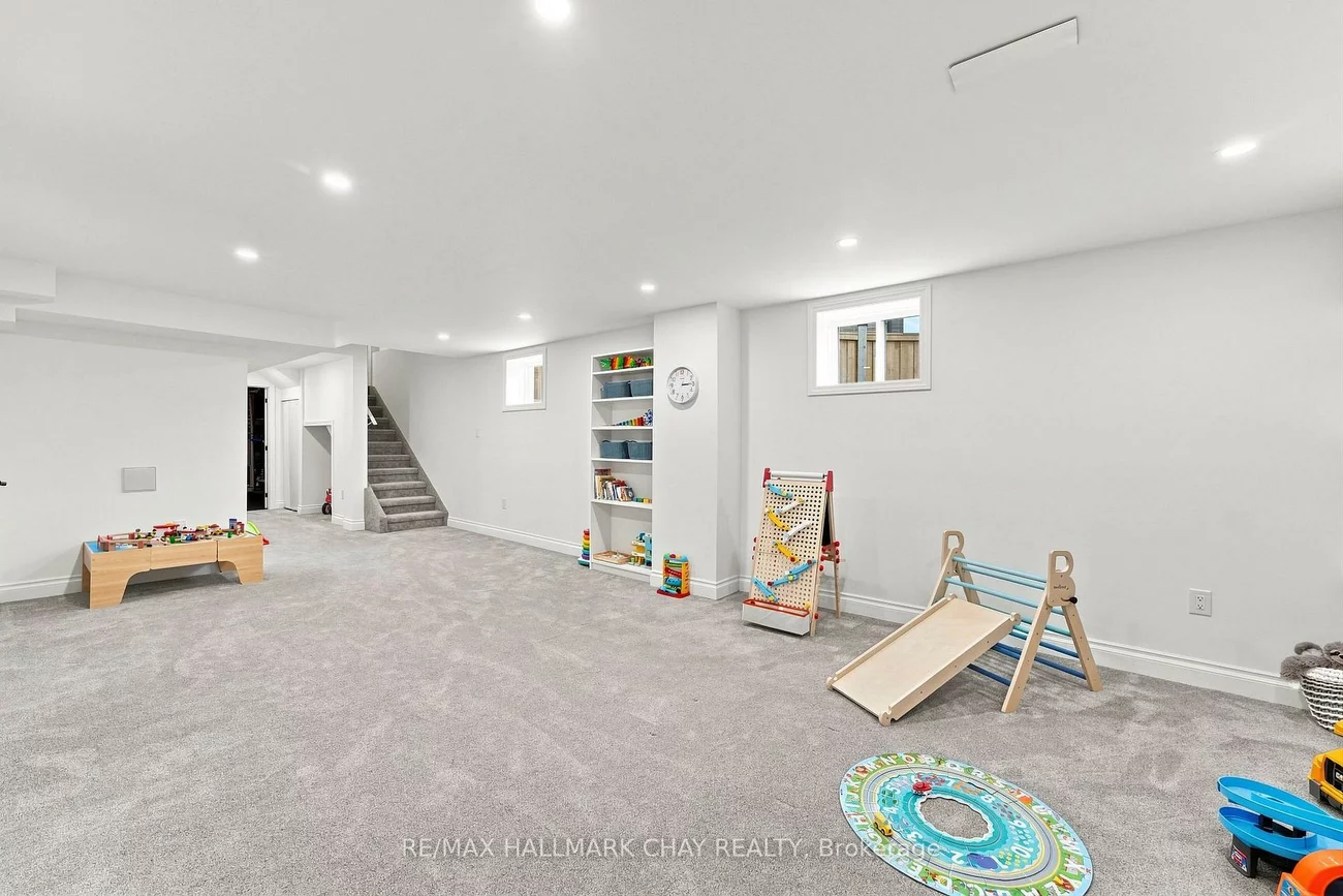 90, McBride, Painswick South, Barrie
