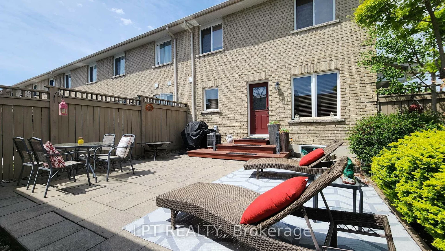 17, Silver Maple, Holly, Barrie