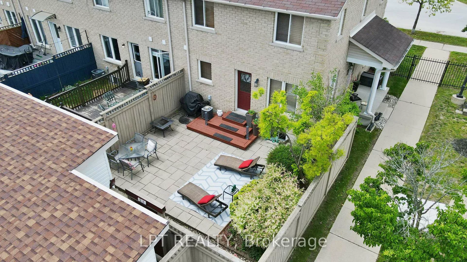 17, Silver Maple, Holly, Barrie