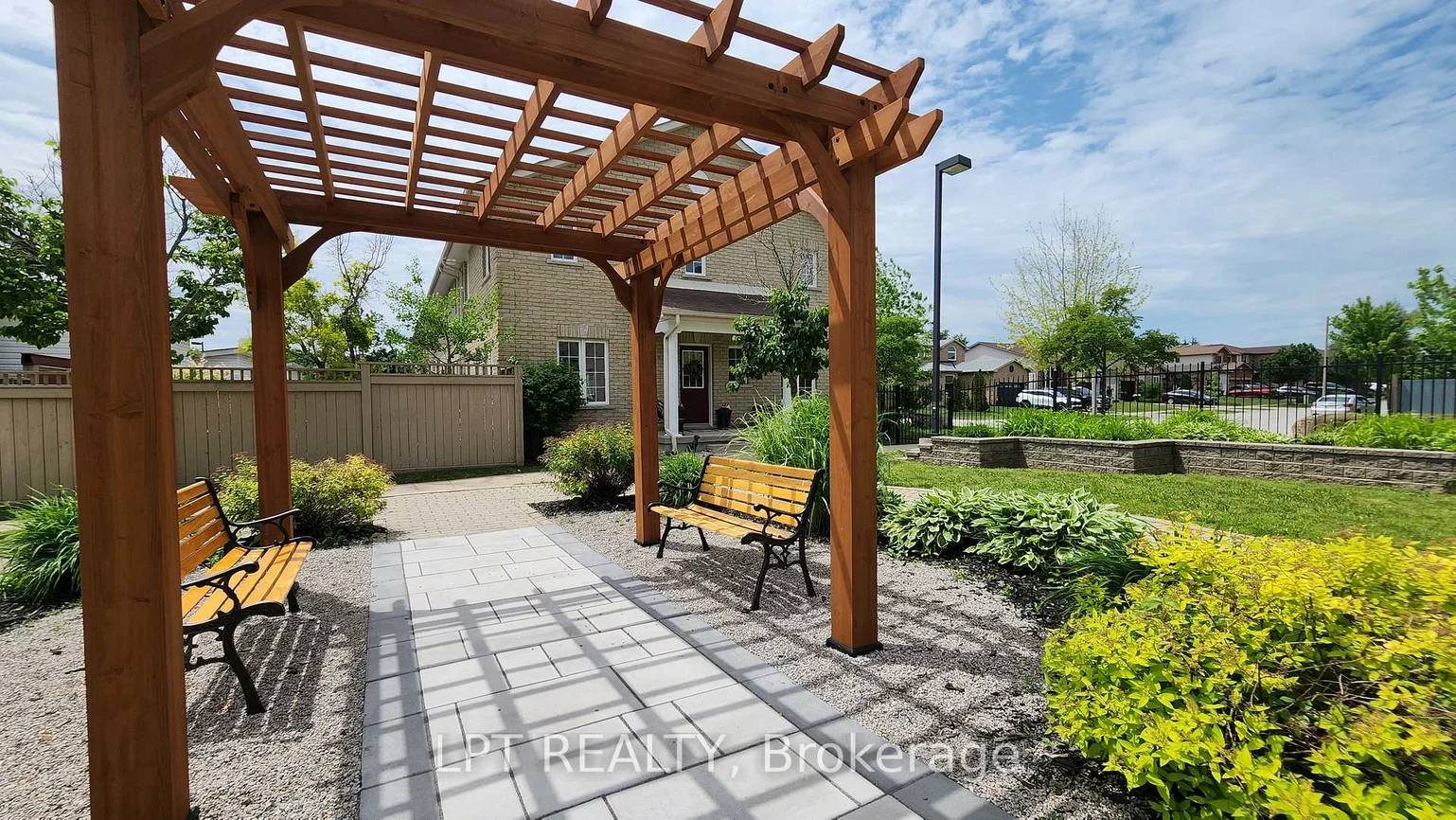 17, Silver Maple, Holly, Barrie