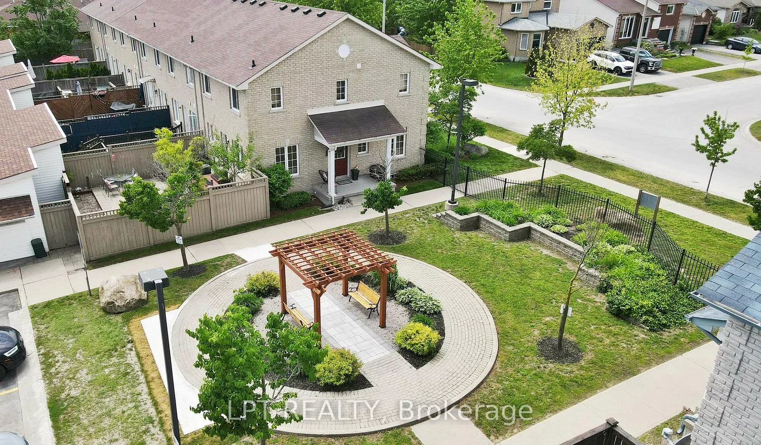 17, Silver Maple, Holly, Barrie