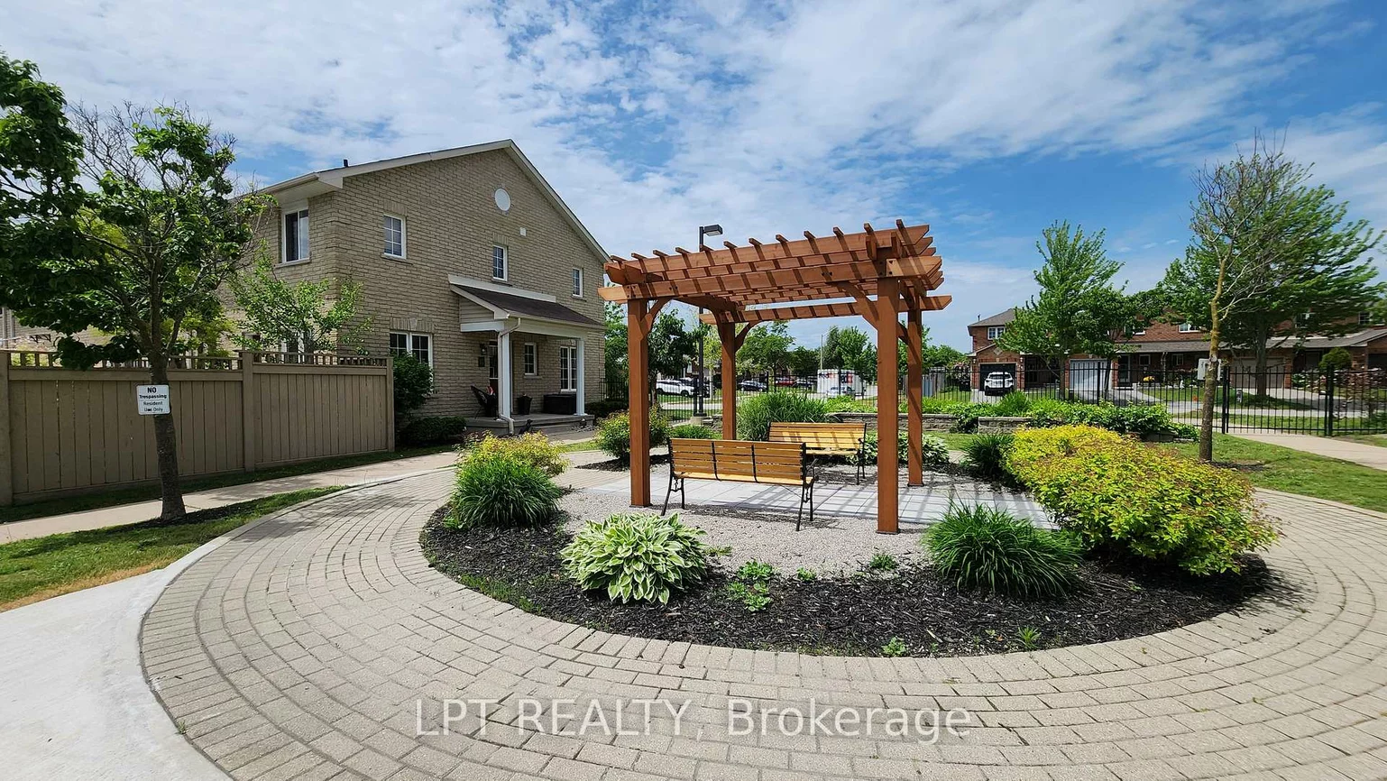 17, Silver Maple, Holly, Barrie