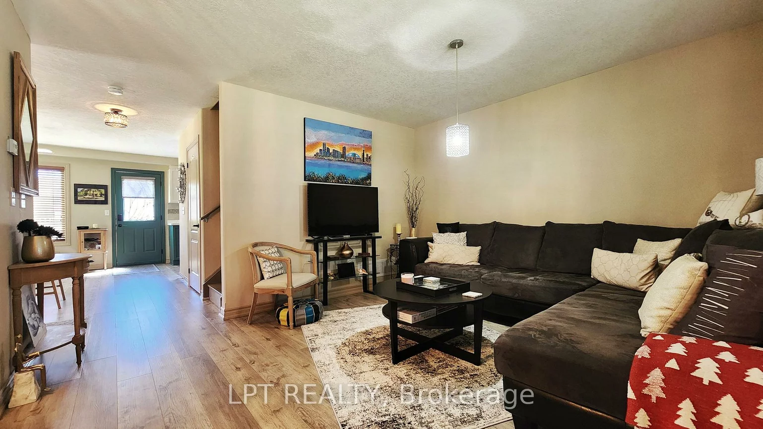 17, Silver Maple, Holly, Barrie