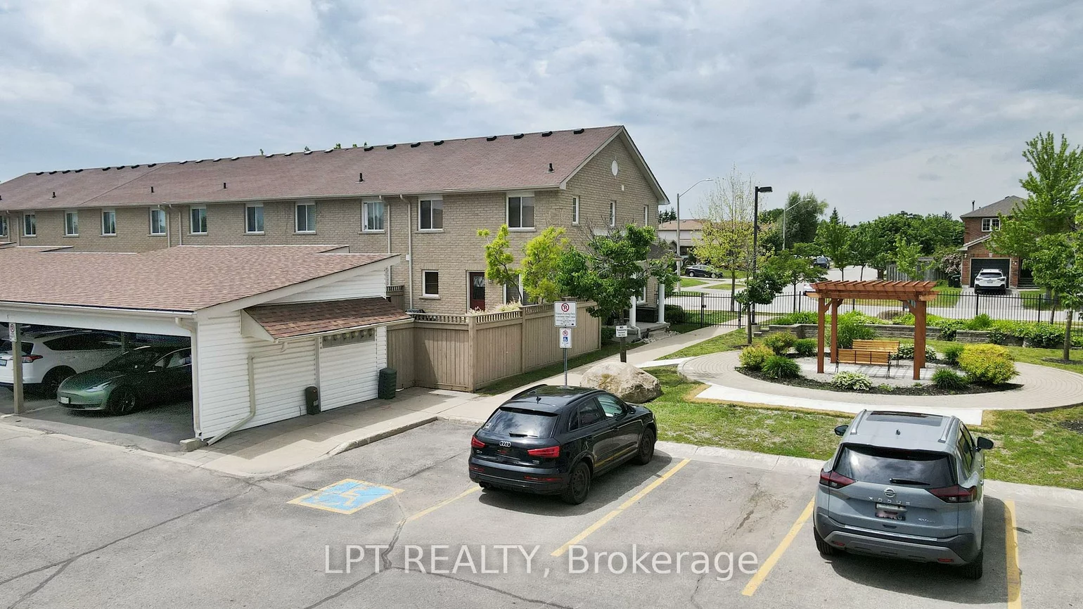17, Silver Maple, Holly, Barrie