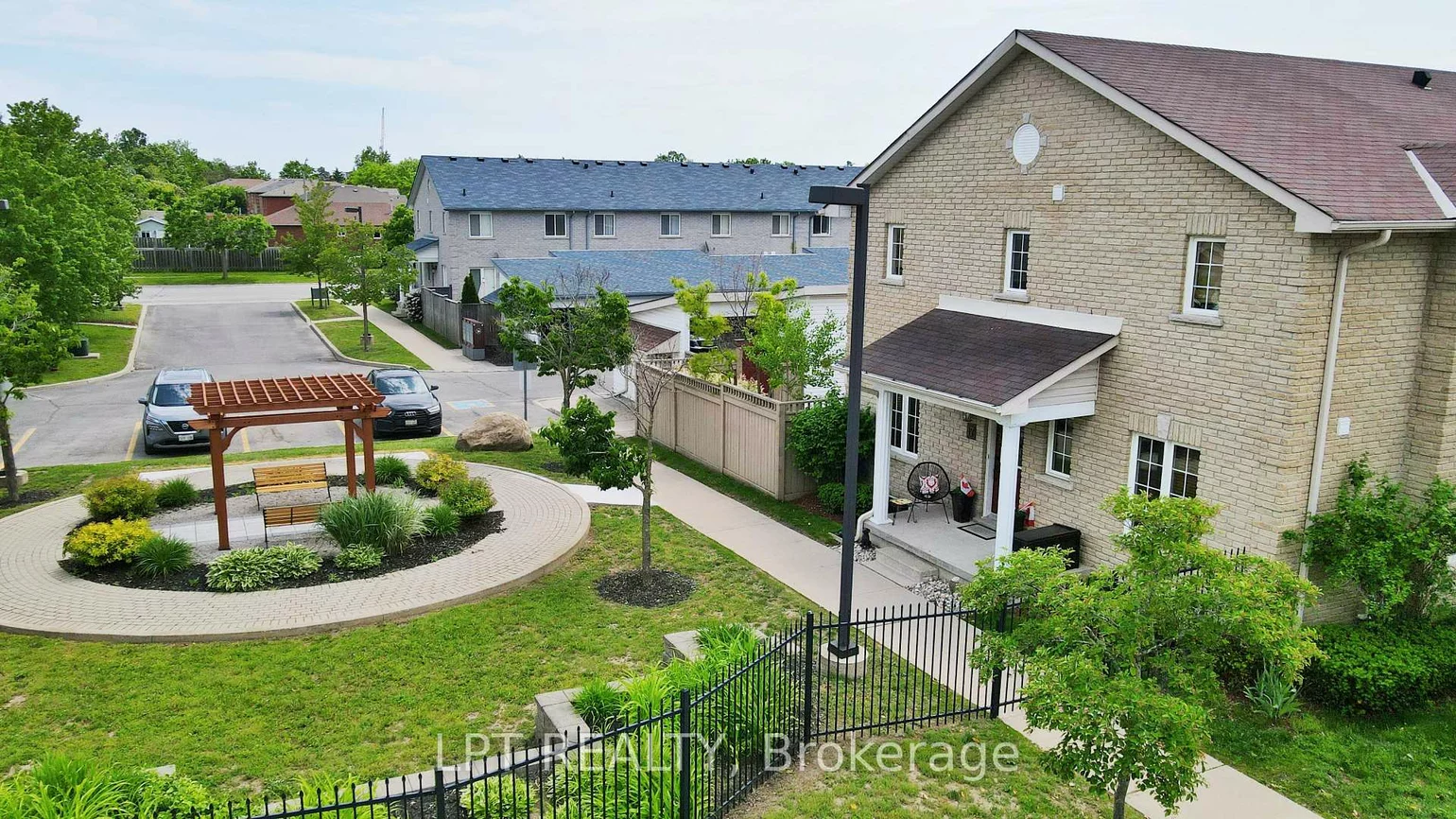 17, Silver Maple, Holly, Barrie