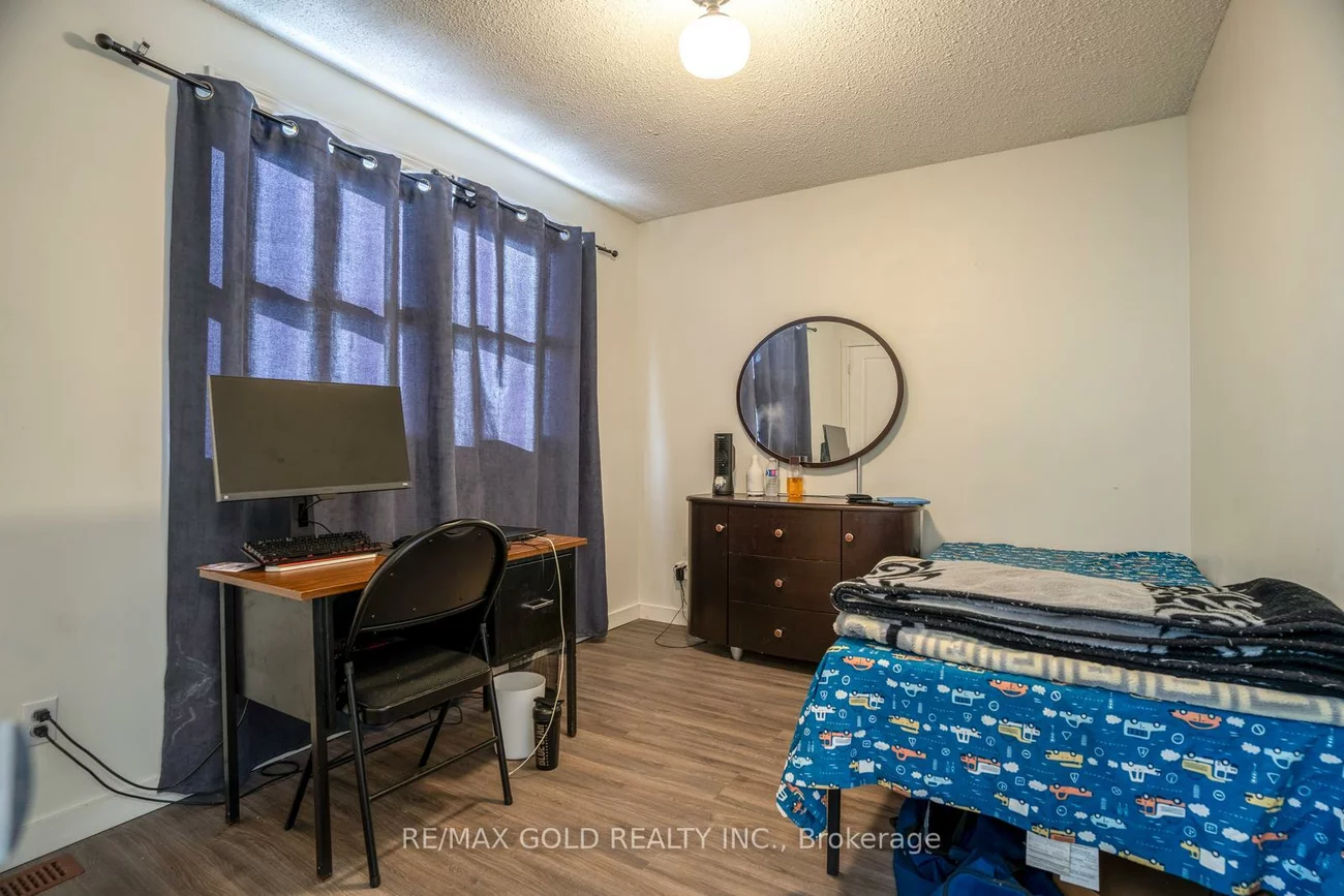 2, Kinzie, Grove East, Barrie