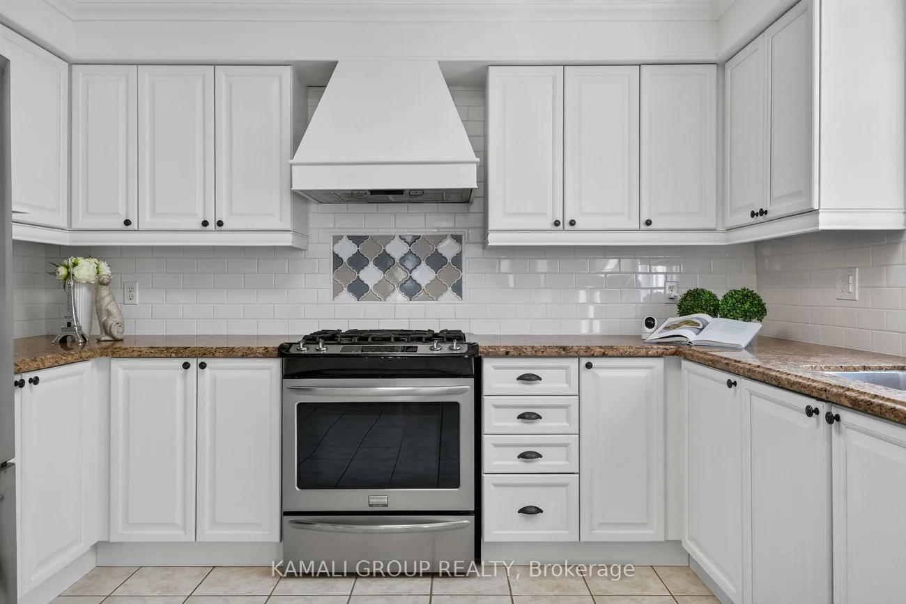 10, Rebecca, Painswick South, Barrie
