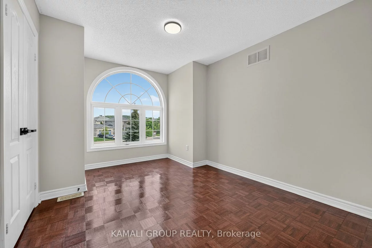 10, Rebecca, Painswick South, Barrie