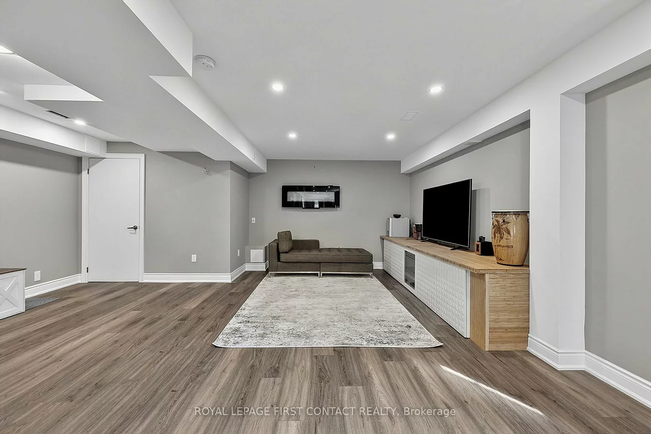 36, Regalia, Innis-Shore, Barrie