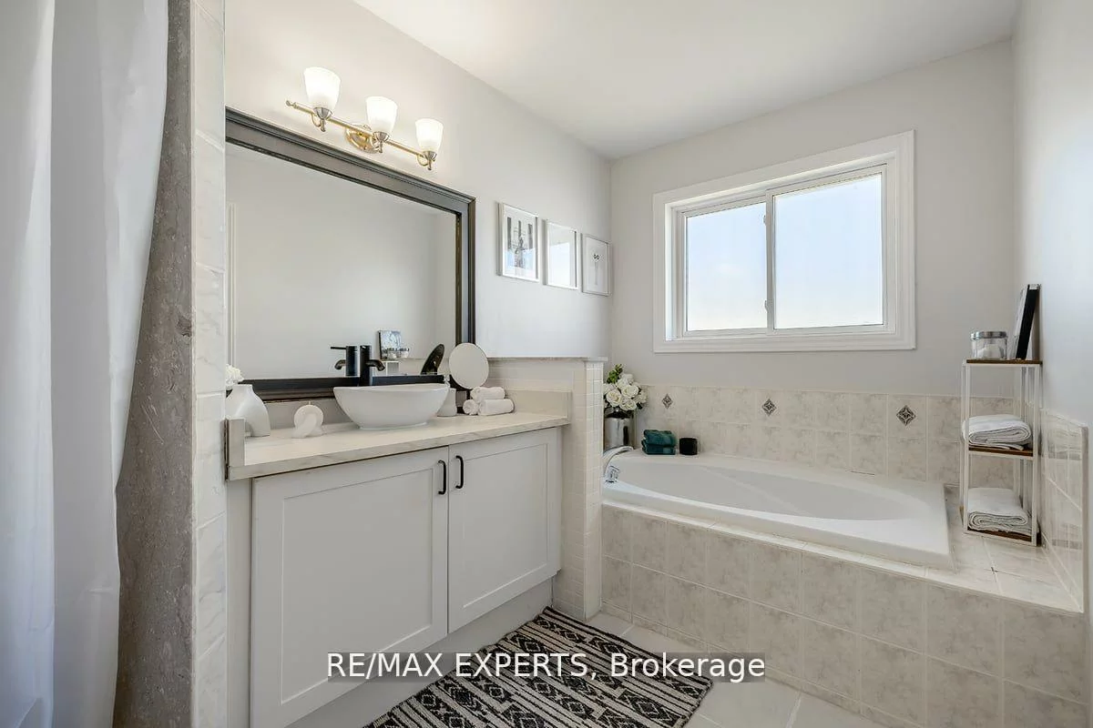 10, Snowden, Innis-Shore, Barrie