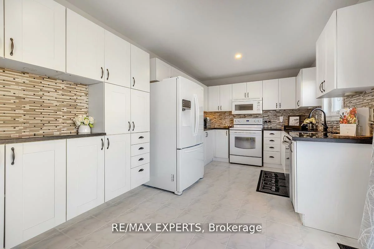 10, Snowden, Innis-Shore, Barrie