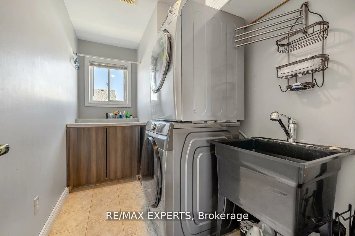 10, Snowden, Innis-Shore, Barrie
