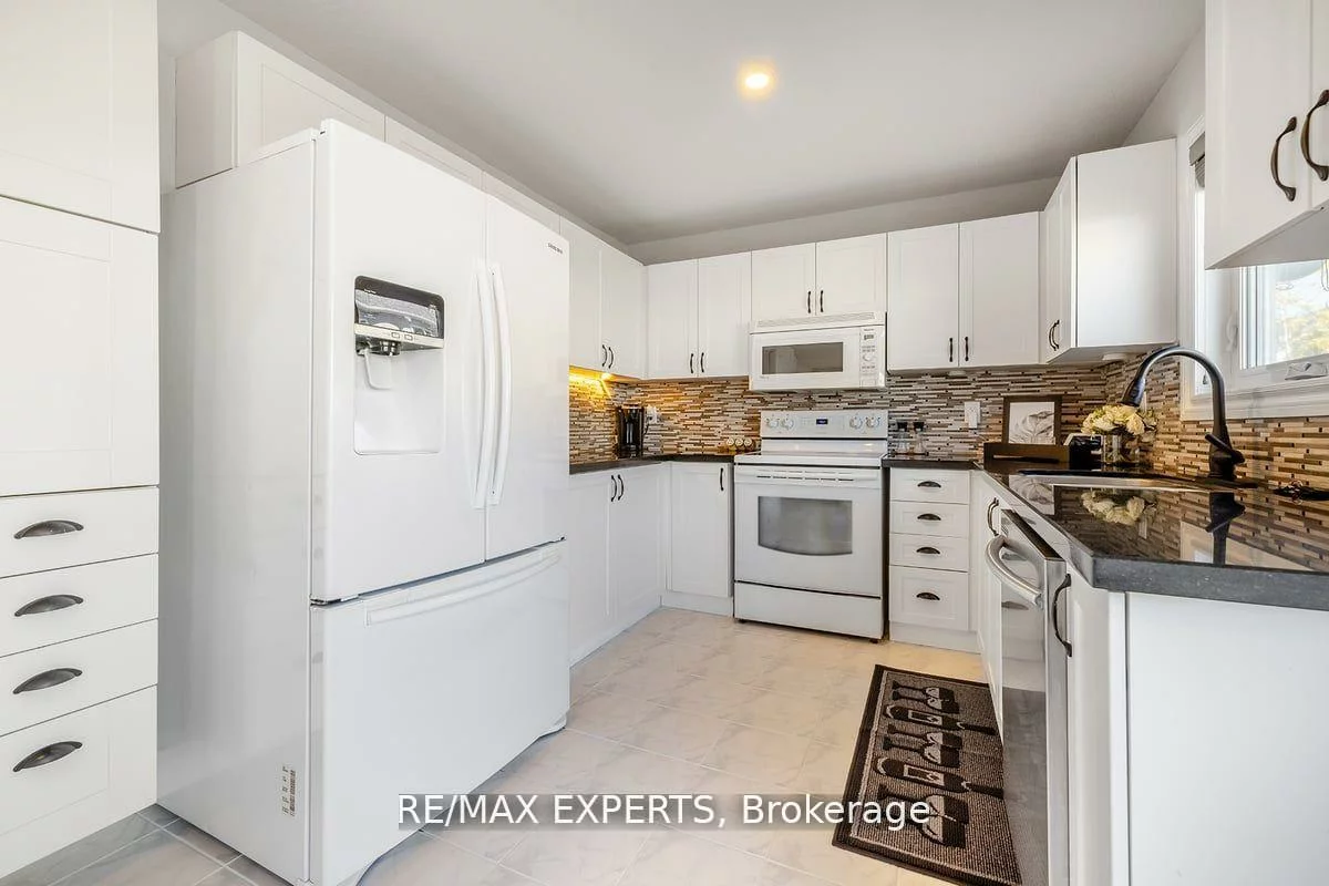 10, Snowden, Innis-Shore, Barrie