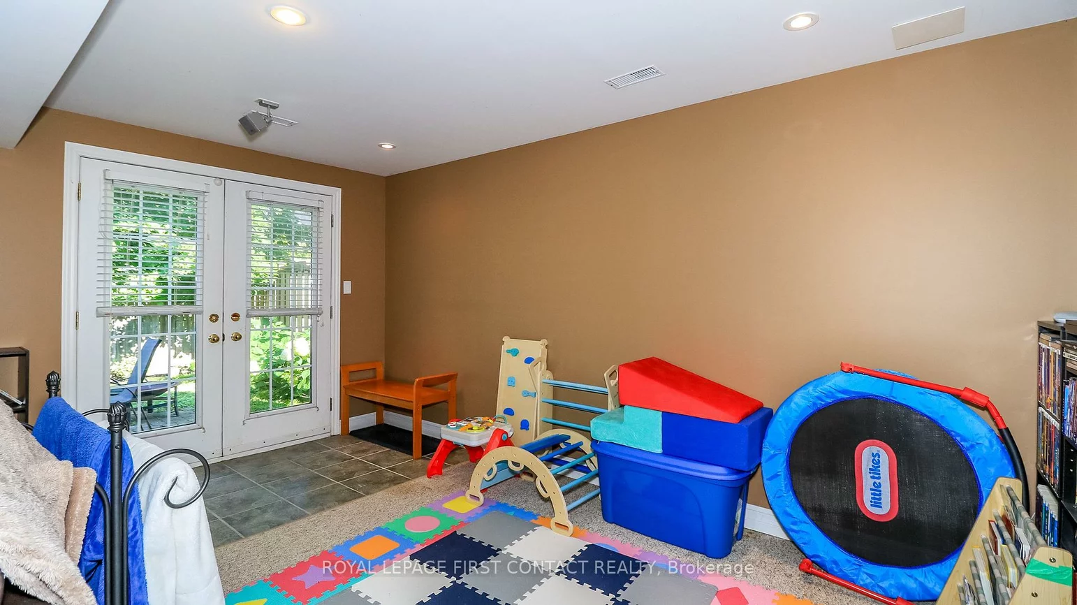 79, White Elm, Holly, Barrie