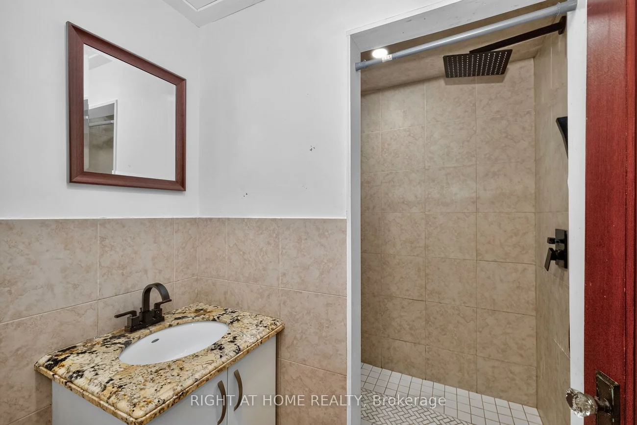 85, Maple, City Centre, Barrie