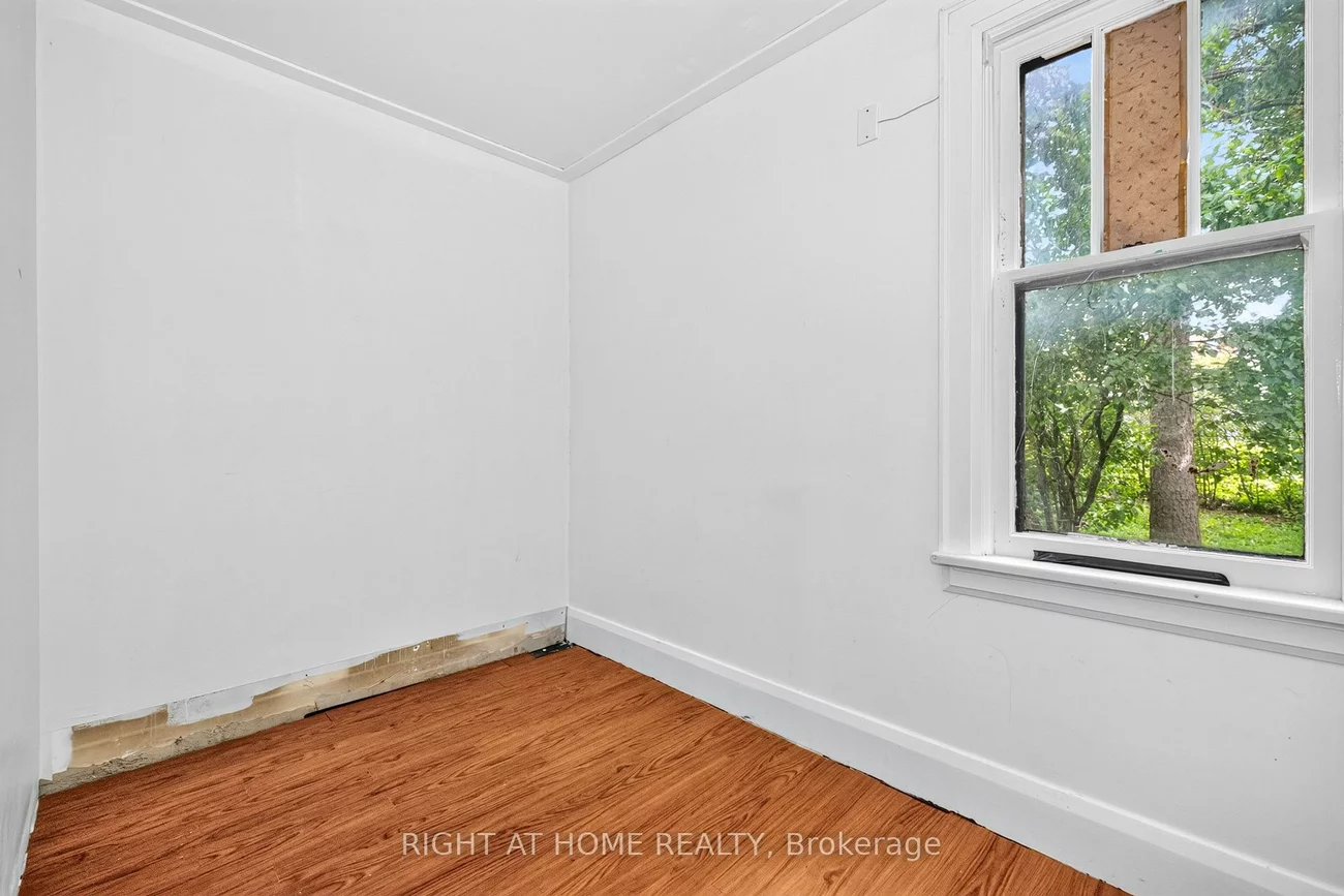85, Maple, City Centre, Barrie