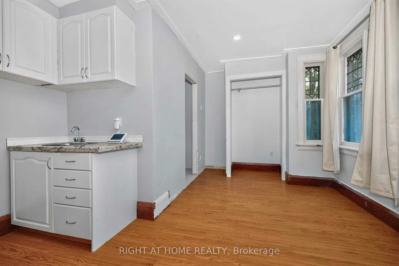 85, Maple, City Centre, Barrie