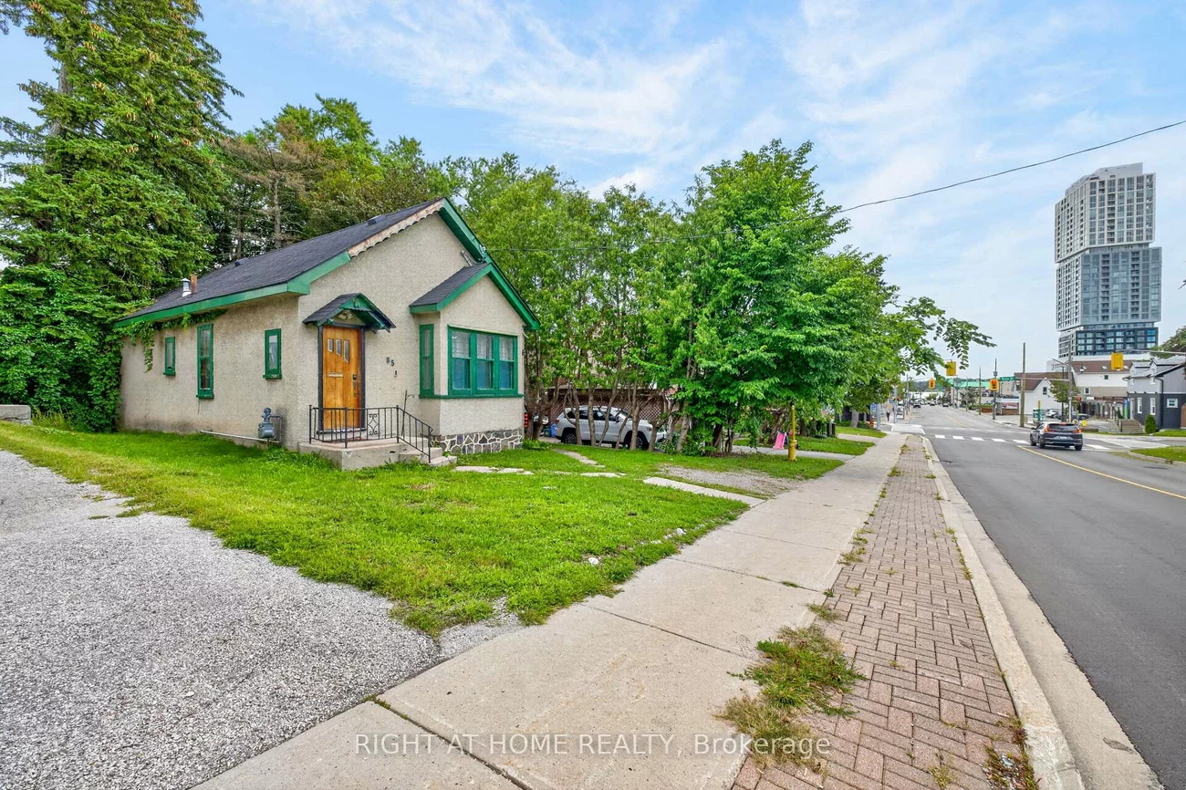 85, Maple, City Centre, Barrie