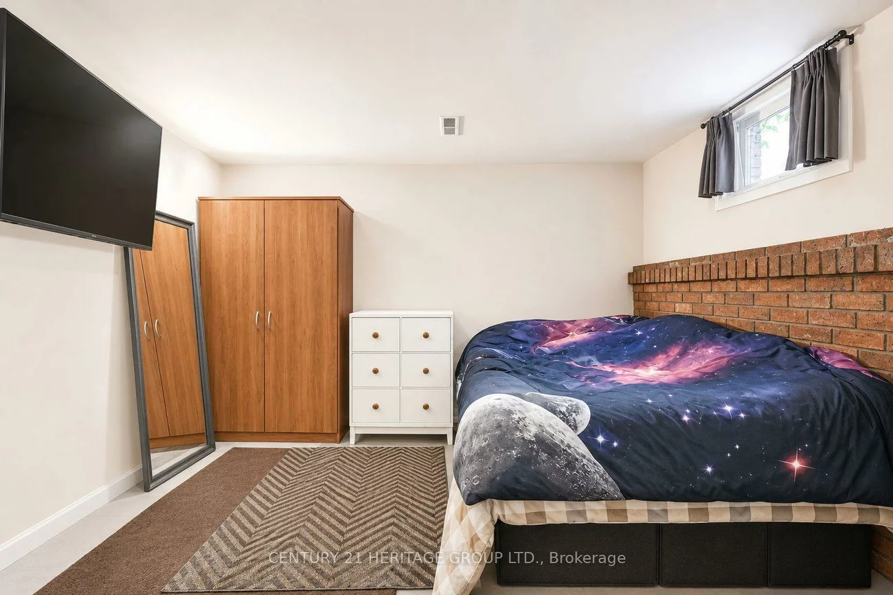 85, Chaucer, Letitia Heights, Barrie