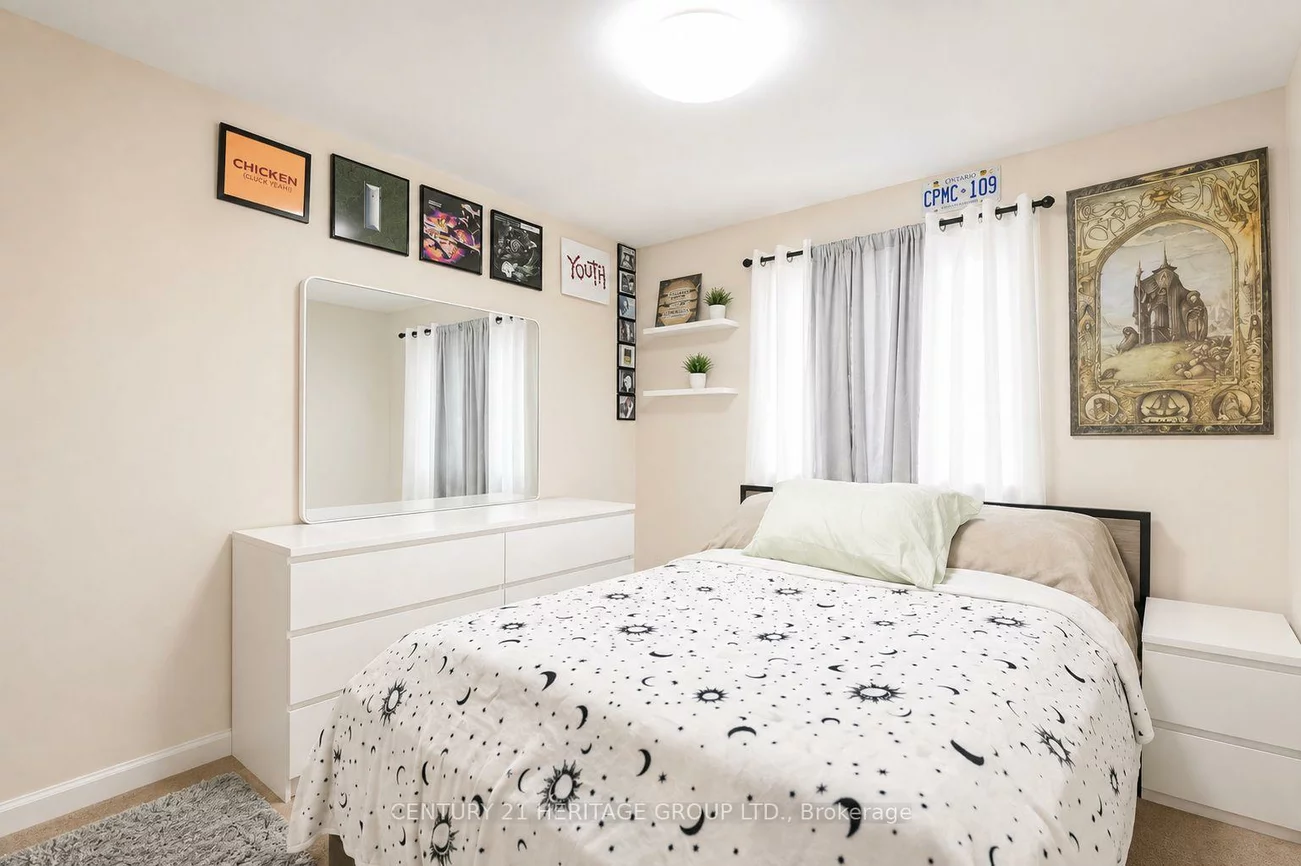85, Chaucer, Letitia Heights, Barrie