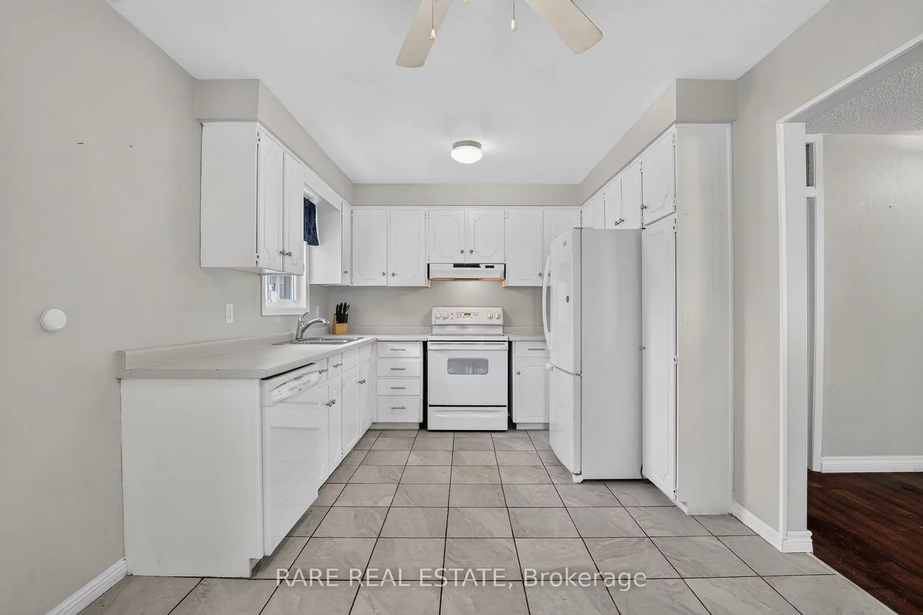 38, Lay, Wellington, Barrie