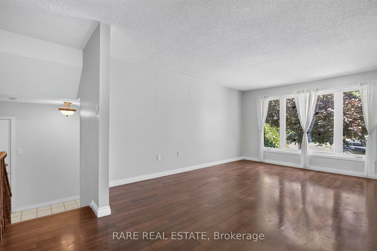 38, Lay, Wellington, Barrie