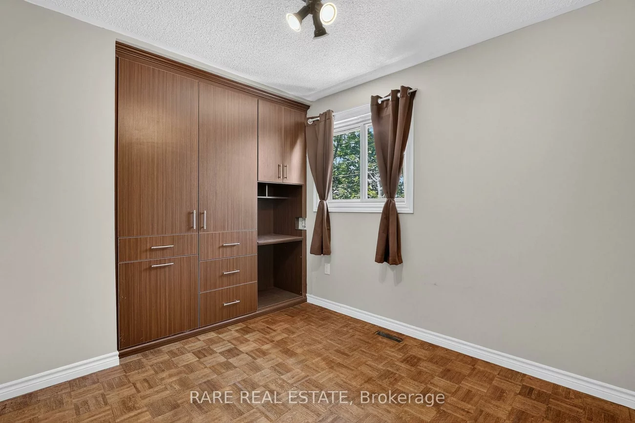 38, Lay, Wellington, Barrie